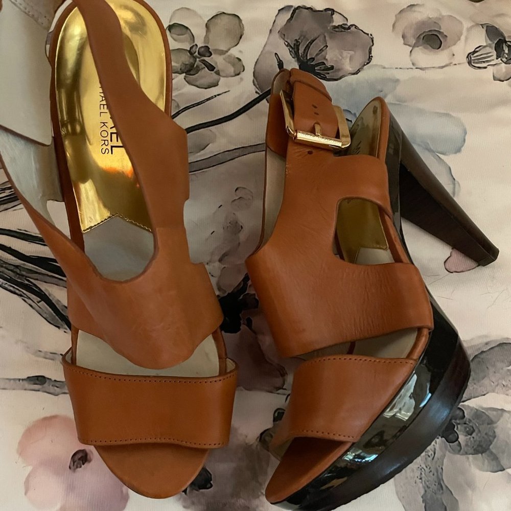 Michael Kors Brown Leather 4" Heel 1 1\2" plateform Sandlas womens size 9